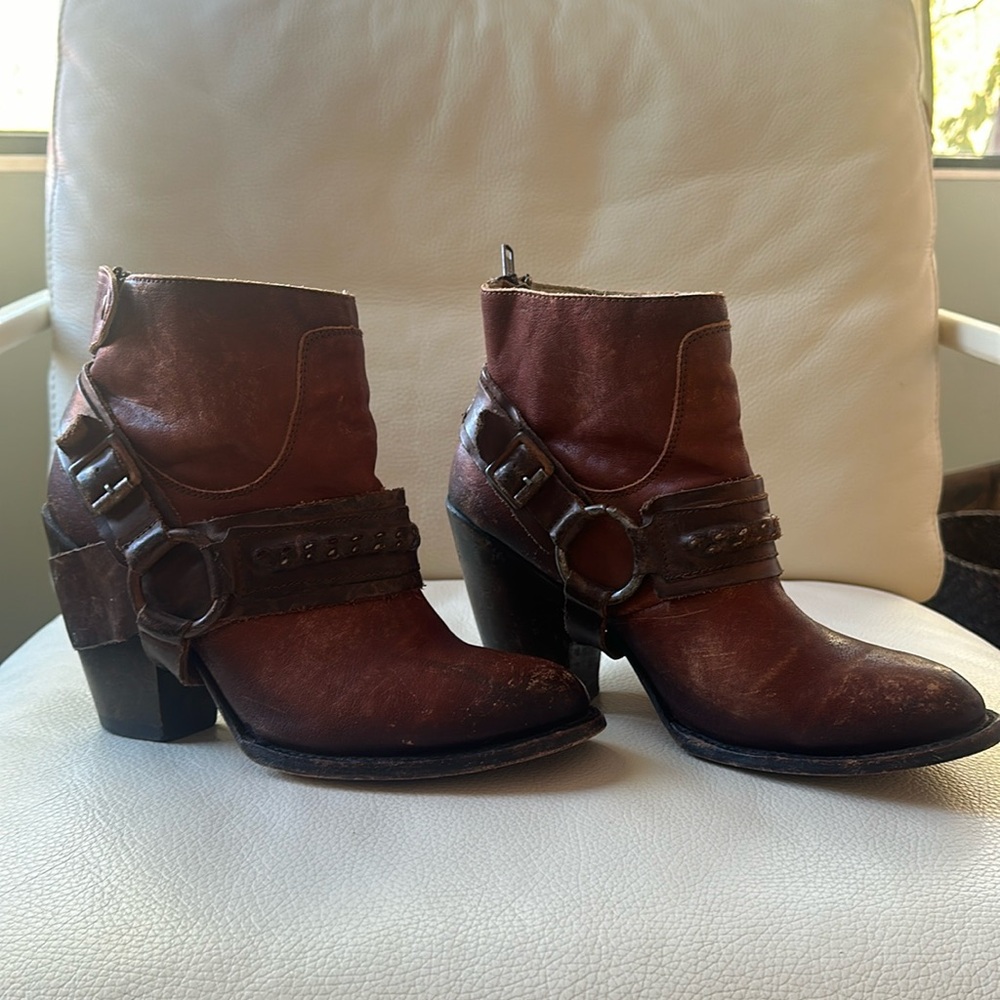 FB-ELEPSO Size 9 Leather ankle boots